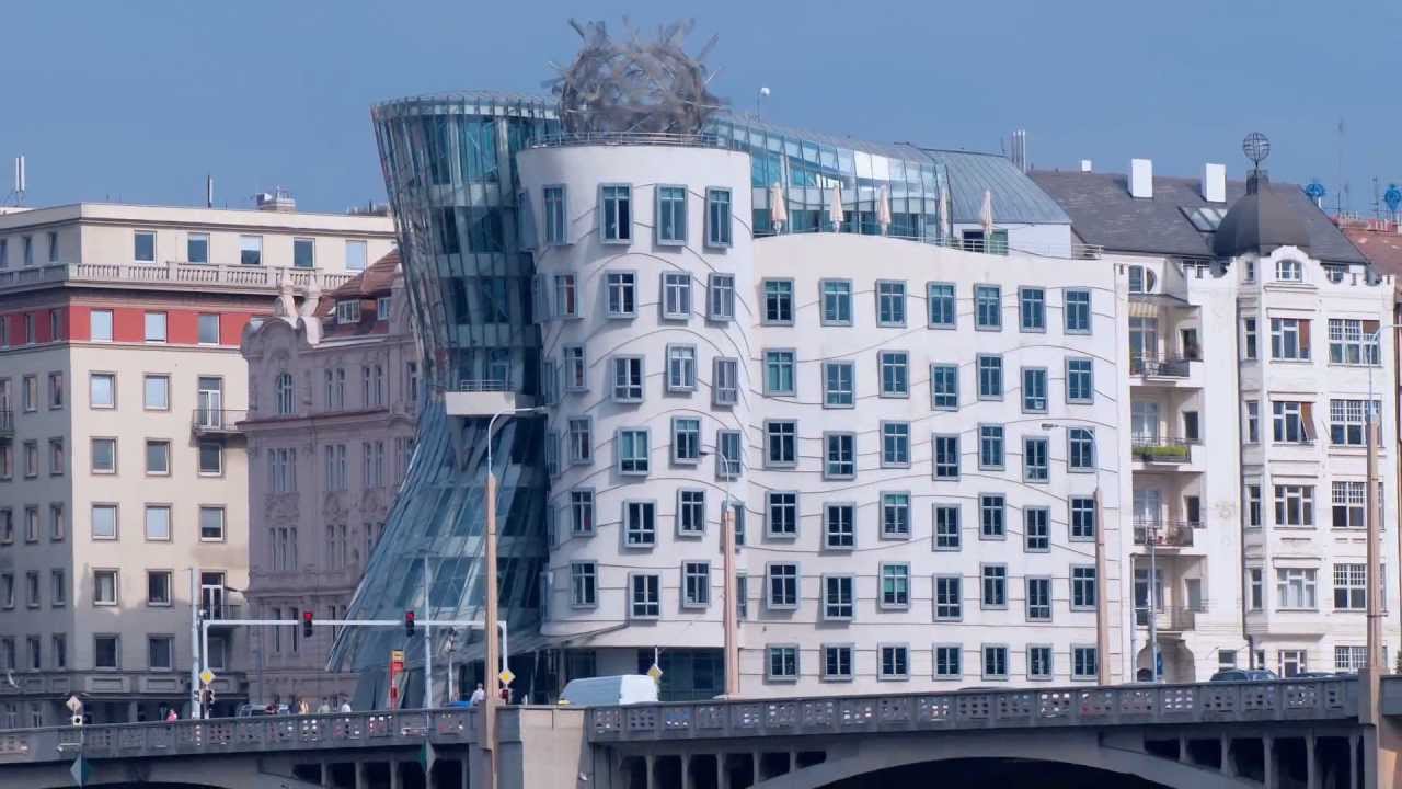 Танцующий дом