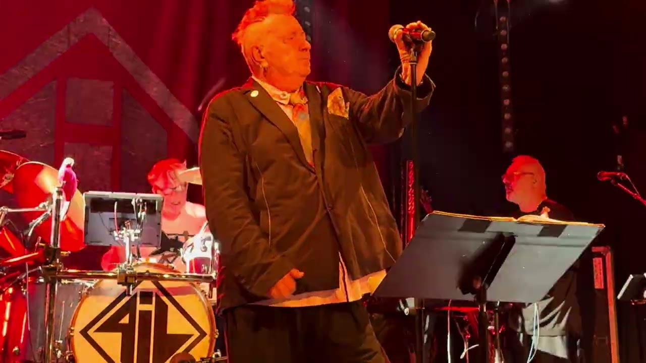 Public Image Ltd @TheJunctionCamb  Show Finale on 06/01/26 Annalisa & Chant @pilofficial 