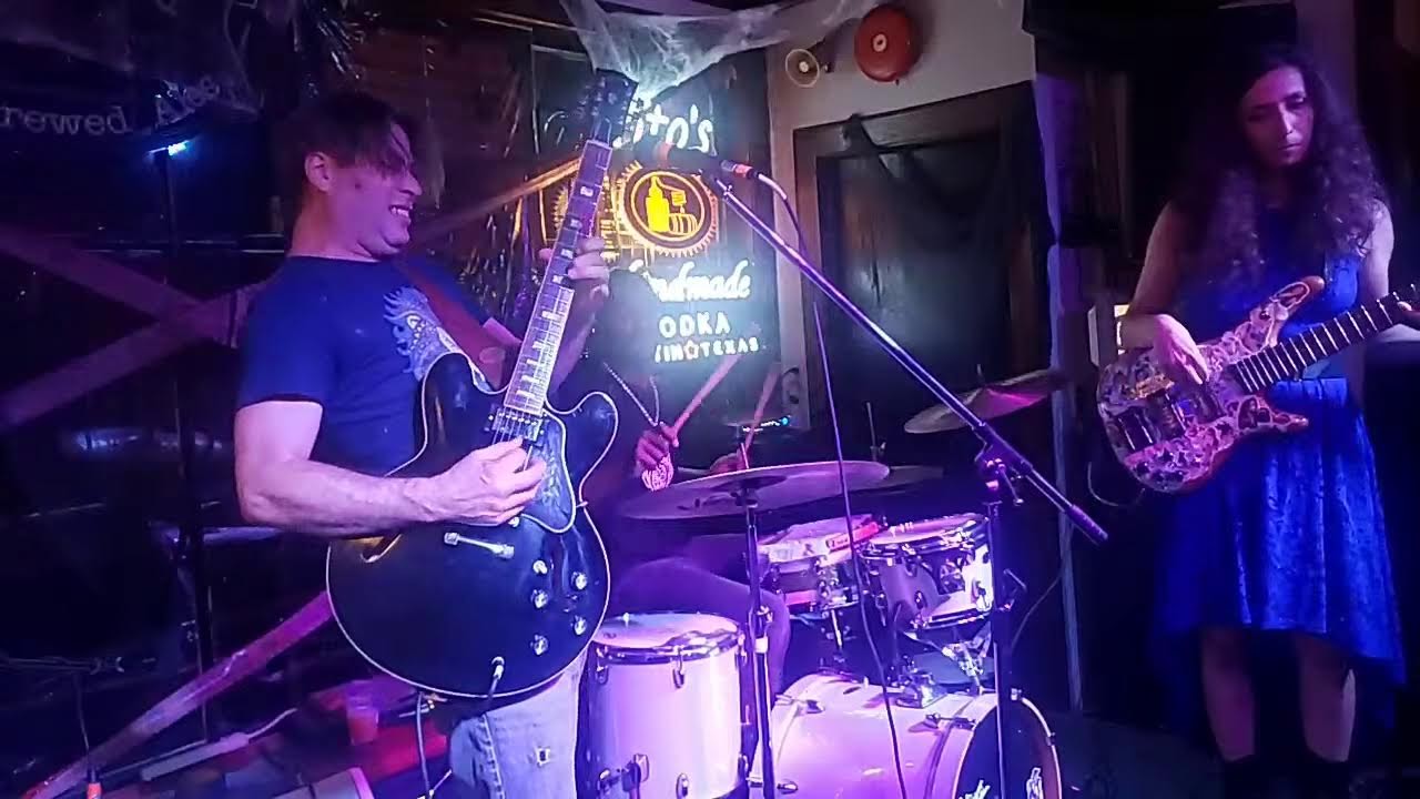 Playing a last minute show with Dave Koltai! Come down to Country Corner