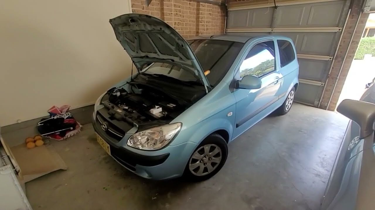 How to replace a faulty reverse light switch | 2009 Hyundai Getz, Prime, Click