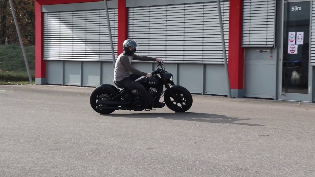 Indian Scout Bobber Wunderkind Edition mit Jekyll & Hyde Exhaust