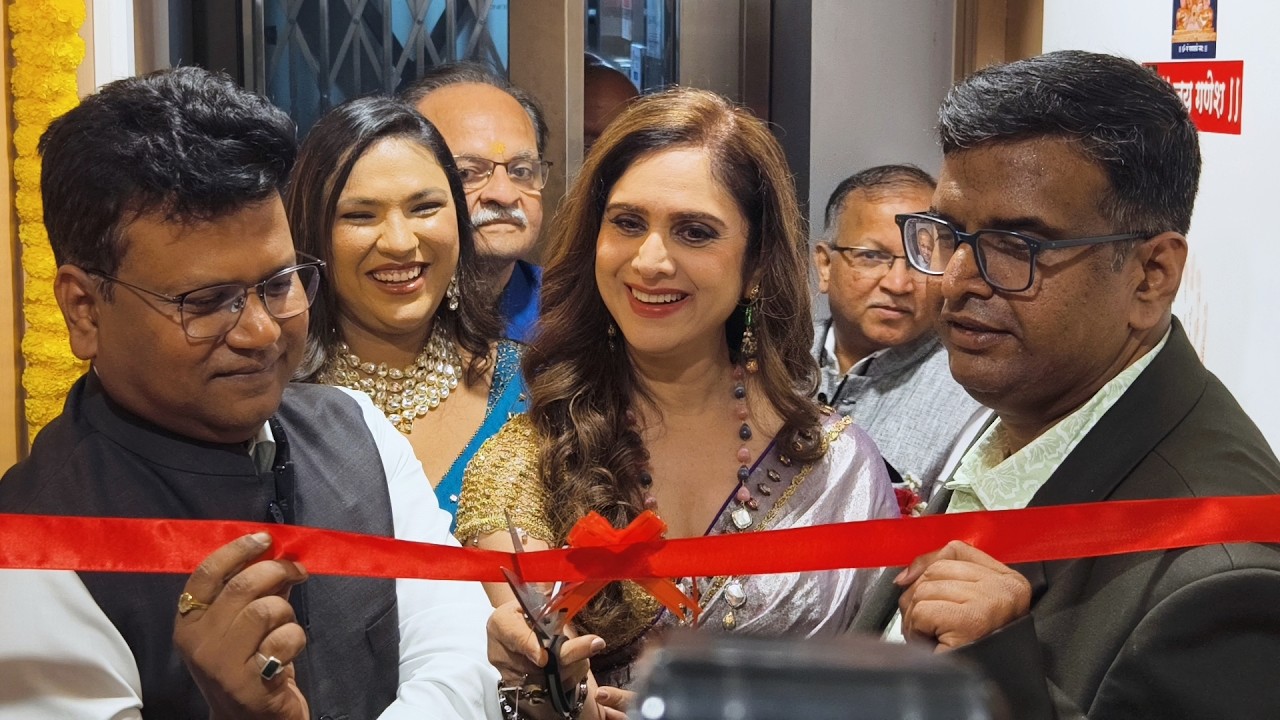 Actress Meenakshi Seshadri Inaugurates Dr Surabhi Dhanwala's Second Clinic in Pune 