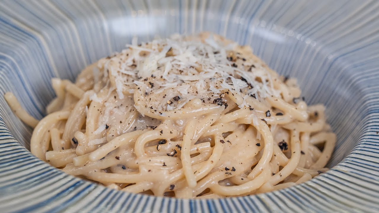 Spaghetti z 3 składników - pyszne danie w 15 minut!