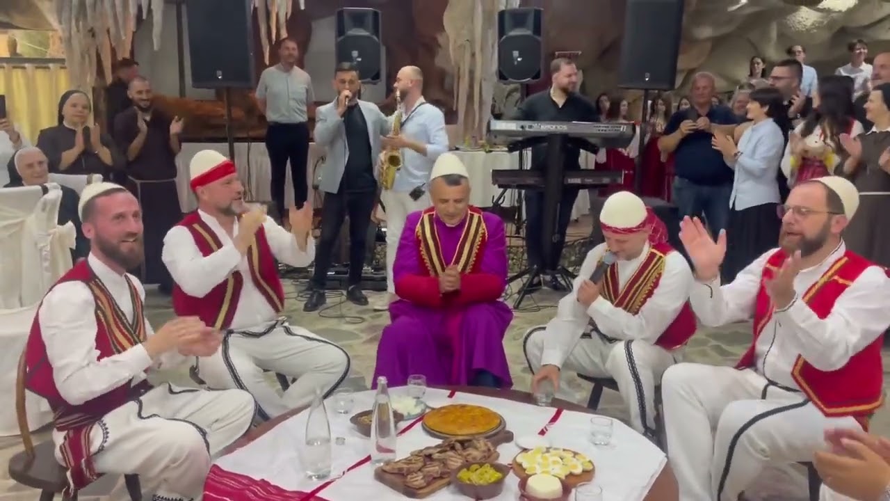 #Kishë #monsignor Monsignor Simon Kulli Feston Ndryshe 25 vjetorin Meshtarak #prift #meshë