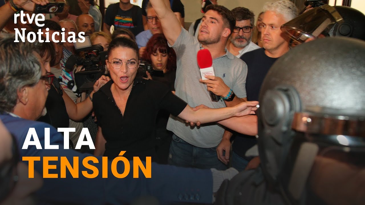 OLONA sufre un ESCRACHE en la UNIVERSIDAD de GRANADA que acaba con CARGAS POLICIALES | RTVE