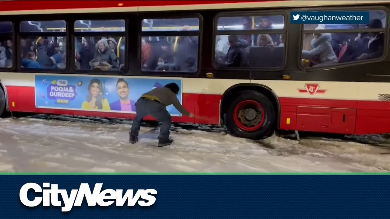 Cameraman helps free stuck TTC bus from snow
