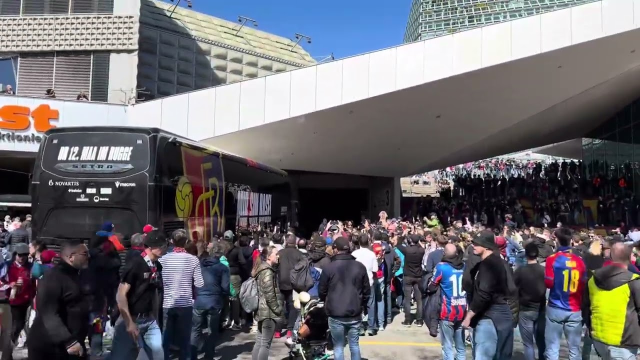 FC BASEL ARRIVING AT ST JAKOB PARK #oldskoolgunner #fcbasel1893 #swisssuperleague