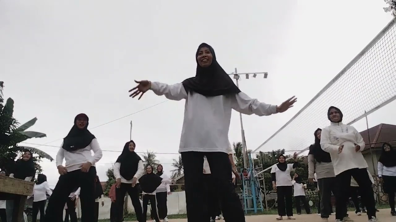 Senam goyang pinggul#