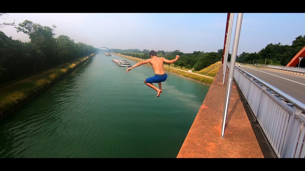 Freediving at the Ship Canal// Summer 2K18