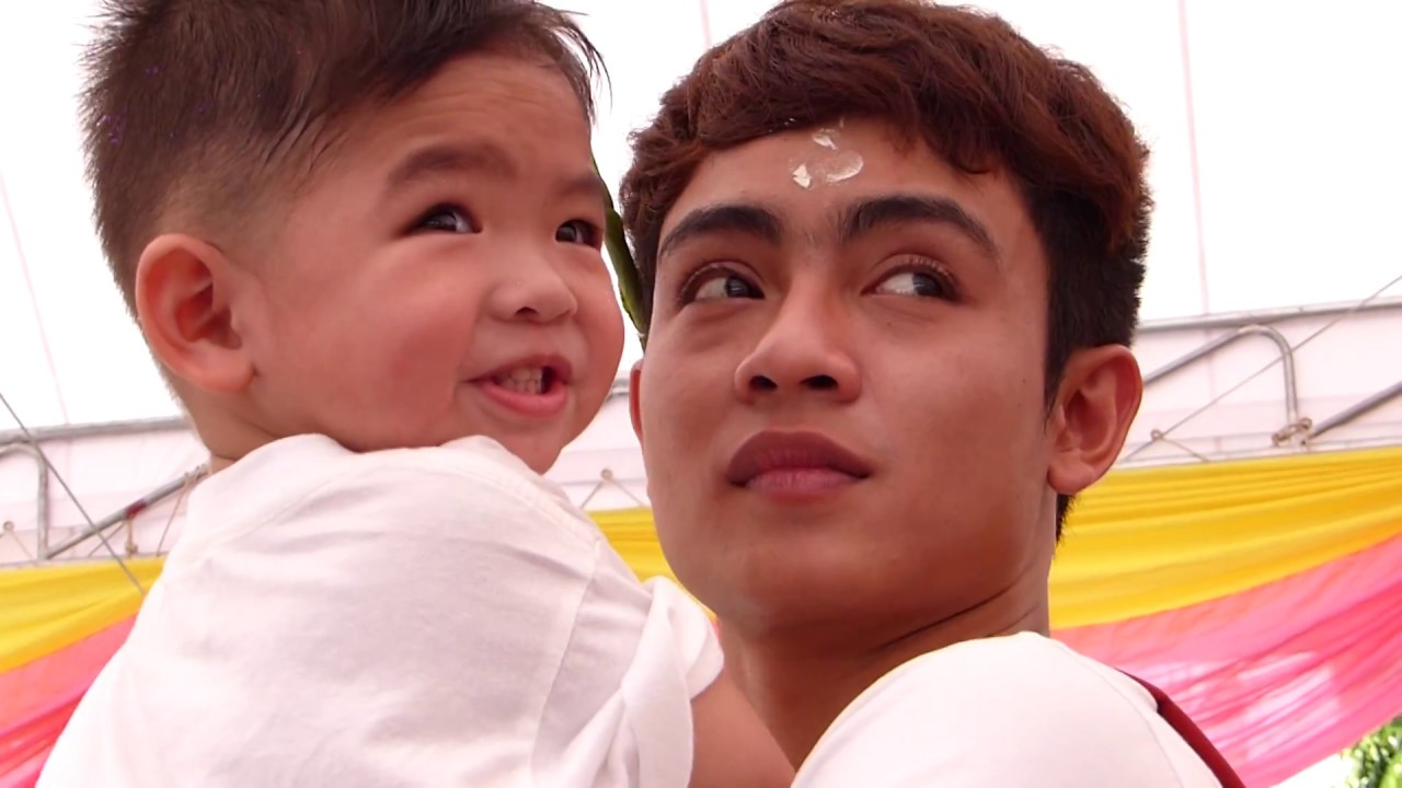 ไหว้ครูศรราม น้ำเพชร ๔ : ความน่ารักของรถเบนซ์กับอาเบลล์ ก็จะเขินสาวหน่อยๆเนาะรถเบนซ์ ^^