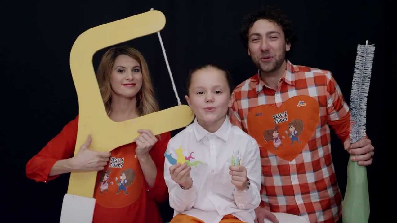 Vesel&eacute; z&uacute;bky - videoklip MEDZIZUBN&Eacute; KAMAR&Aacute;TKY