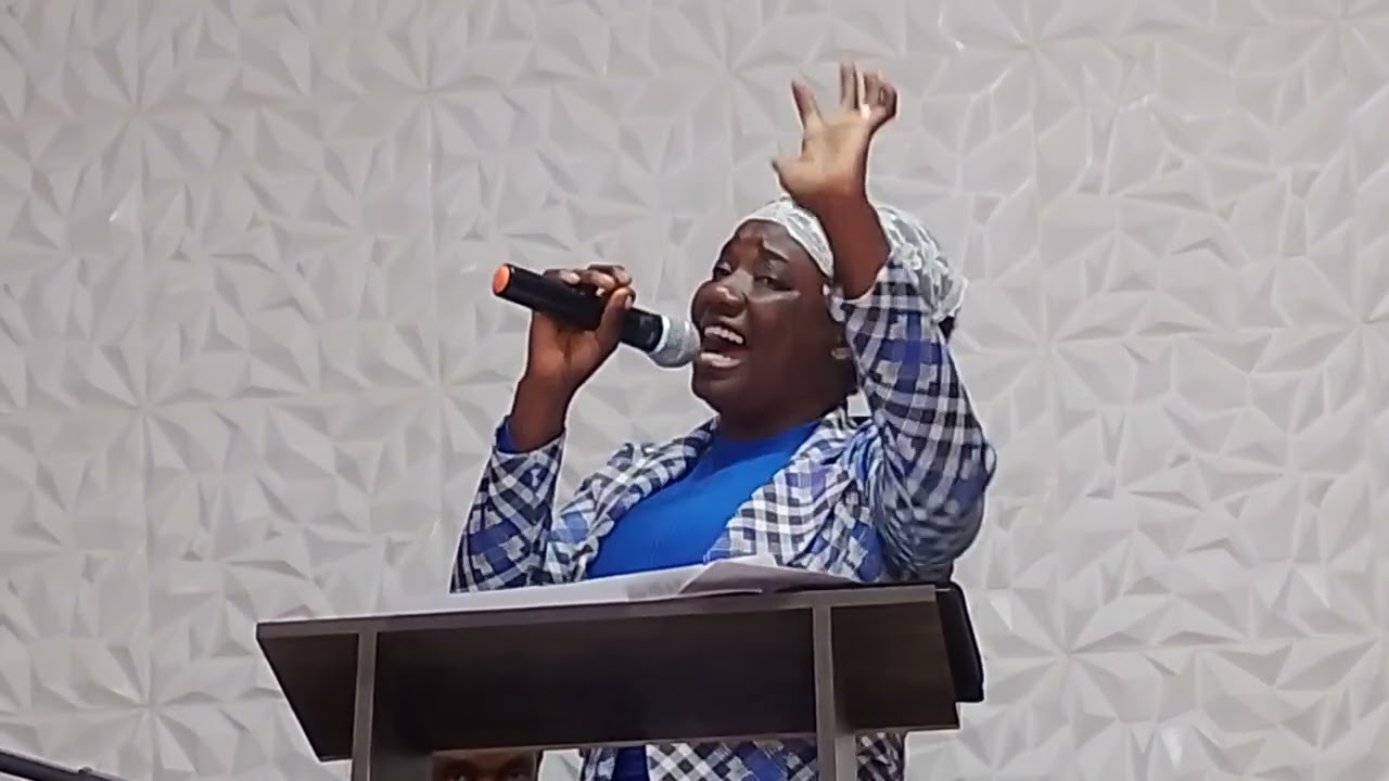 L'Eglise Assemblée de Dieu du  Bresil : L'adoration et louange par Sr Charline Dorival Metellus.