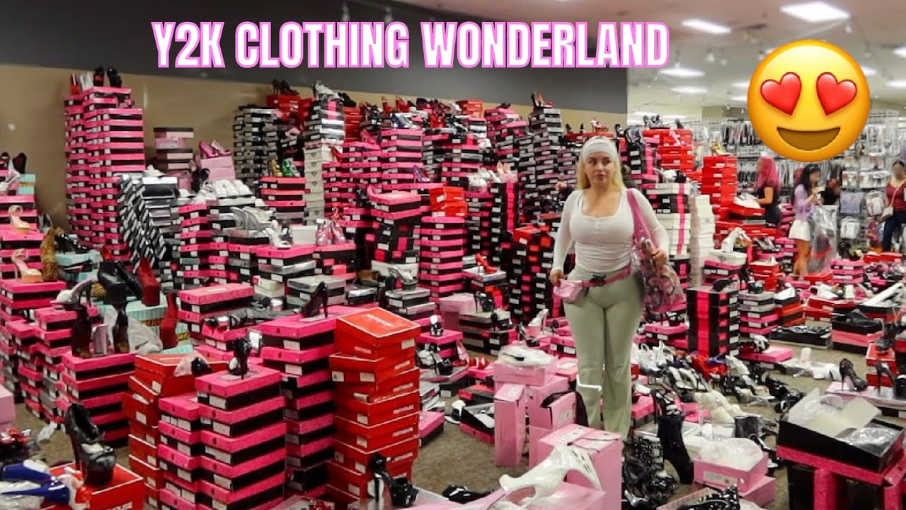 LETS GO TO A Y2K DEADSTOCK CLOTHING STORE!!