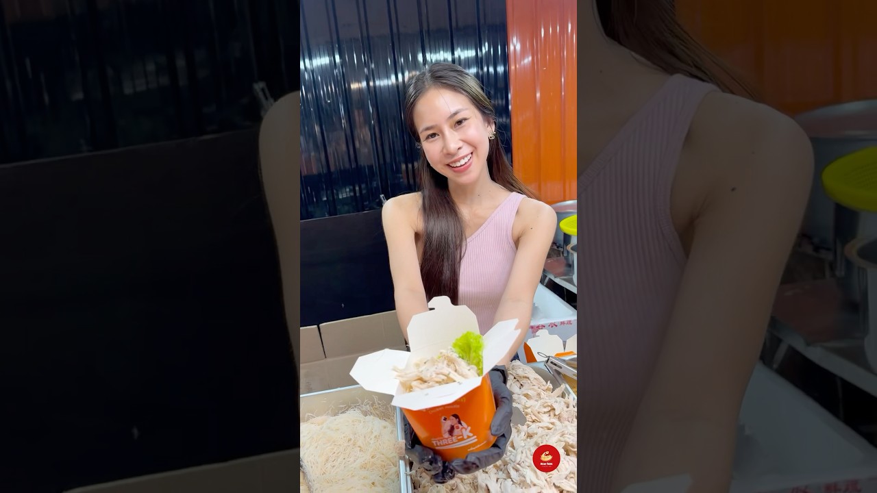 Pretty Lady served Shredded Chicken Noodles with A Smile at A Festival in Bangkok 🍜✨