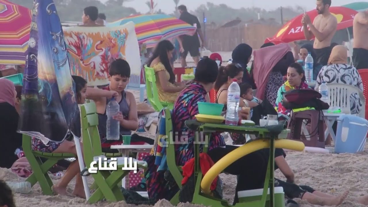 شاطئ تازركة..وجهة لعشرات الألاف من التونسيين والجزائريين..نسمة بحرية عالمية وآجواء سحرية مغرية