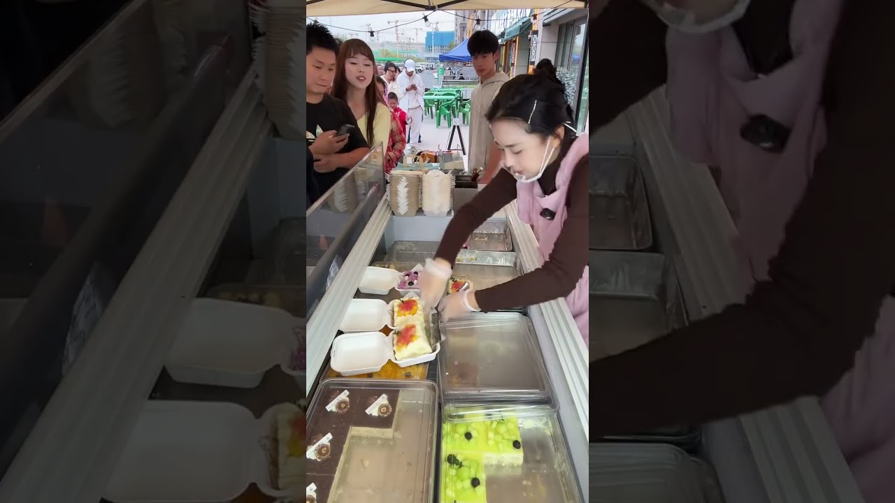 00後小姐姐創業擺攤賣提拉米蘇，每天排隊好多人🍰🤗20251013-2 #dessert #cake #food #fruit #chocolate #cheese #stall