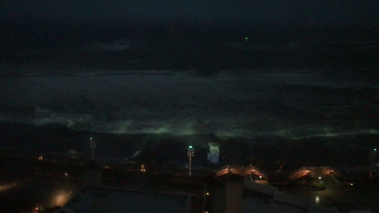 【台風12号】ホテルニューアカオの窓ガラスを破壊した波がこちらです