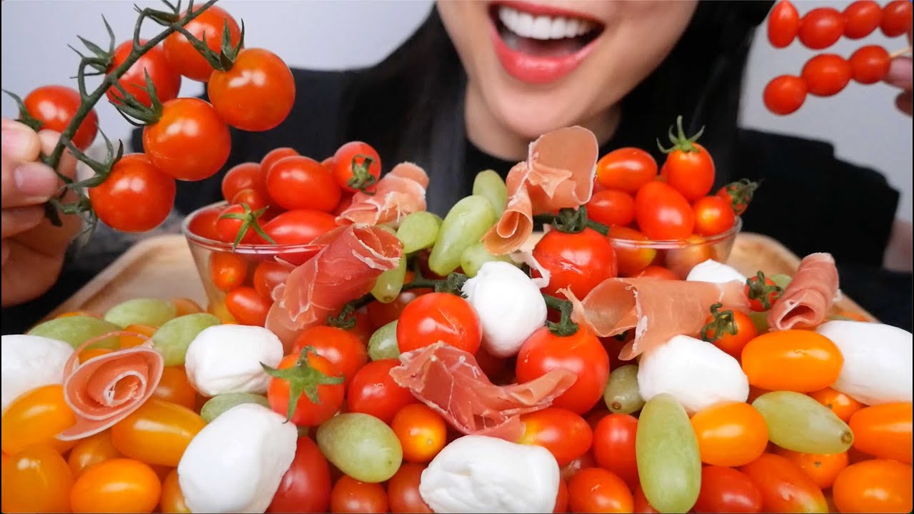 I LOVE TOMATOES (ASMR SATISFYING CRUNCH EATING SOUNDS) LIGHT WHISPERS | SAS-ASMR