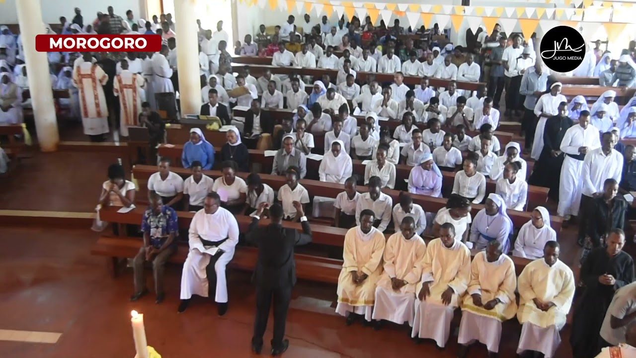 Hiki ni Chakula kutoka Mbinguni - Kwaya ya Mt. Yohane Paulo II, Jordan University College - Morogoro