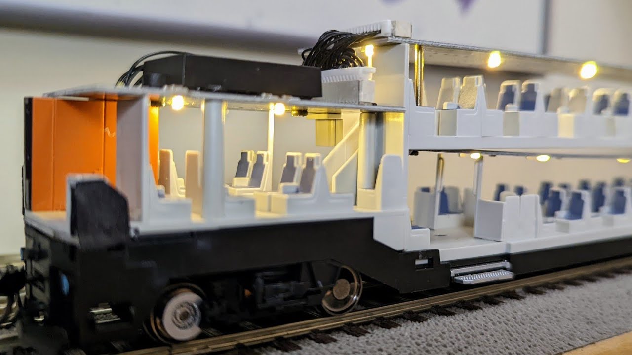 Rapido HO BiLevel Commuter Cab Car Trinity Railway Express DC Plug