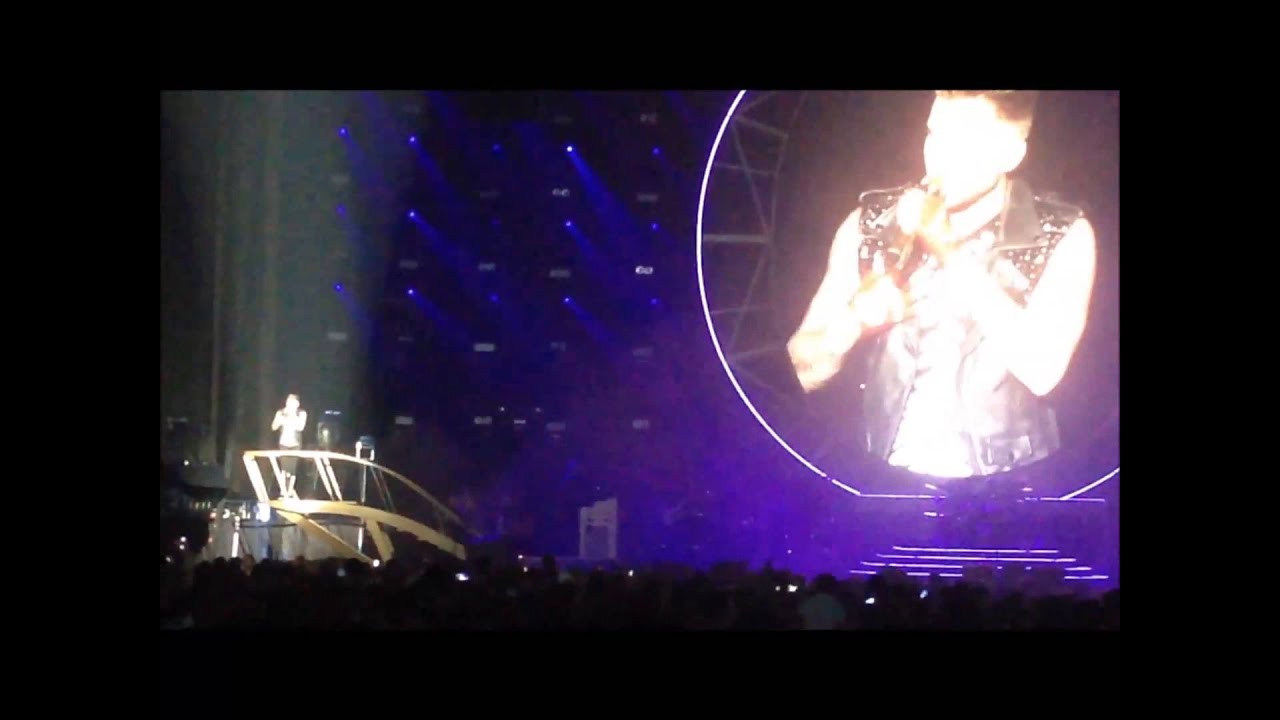 Queen and Adam Lambert sing a long - Atlantic City