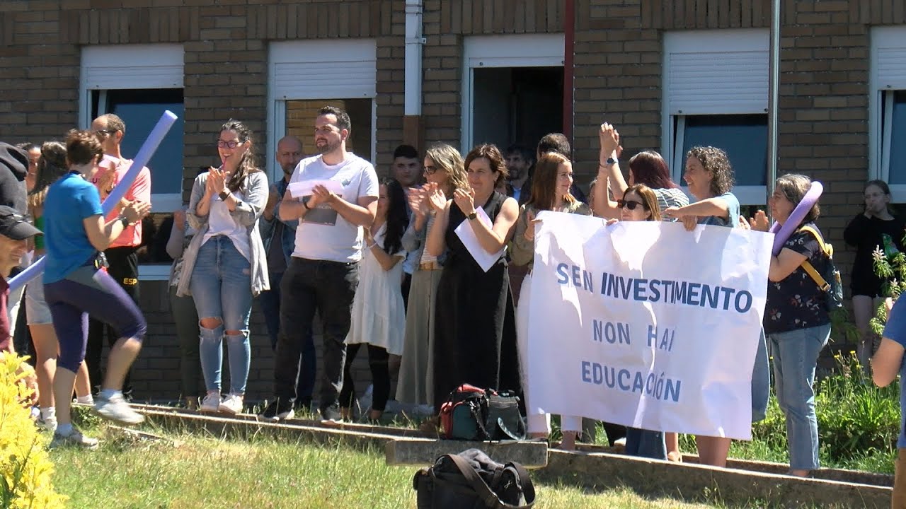 Protestas no IES de Poio para reclamar á  Xunta financiamento para o ciclo de Guía no Medio Natural