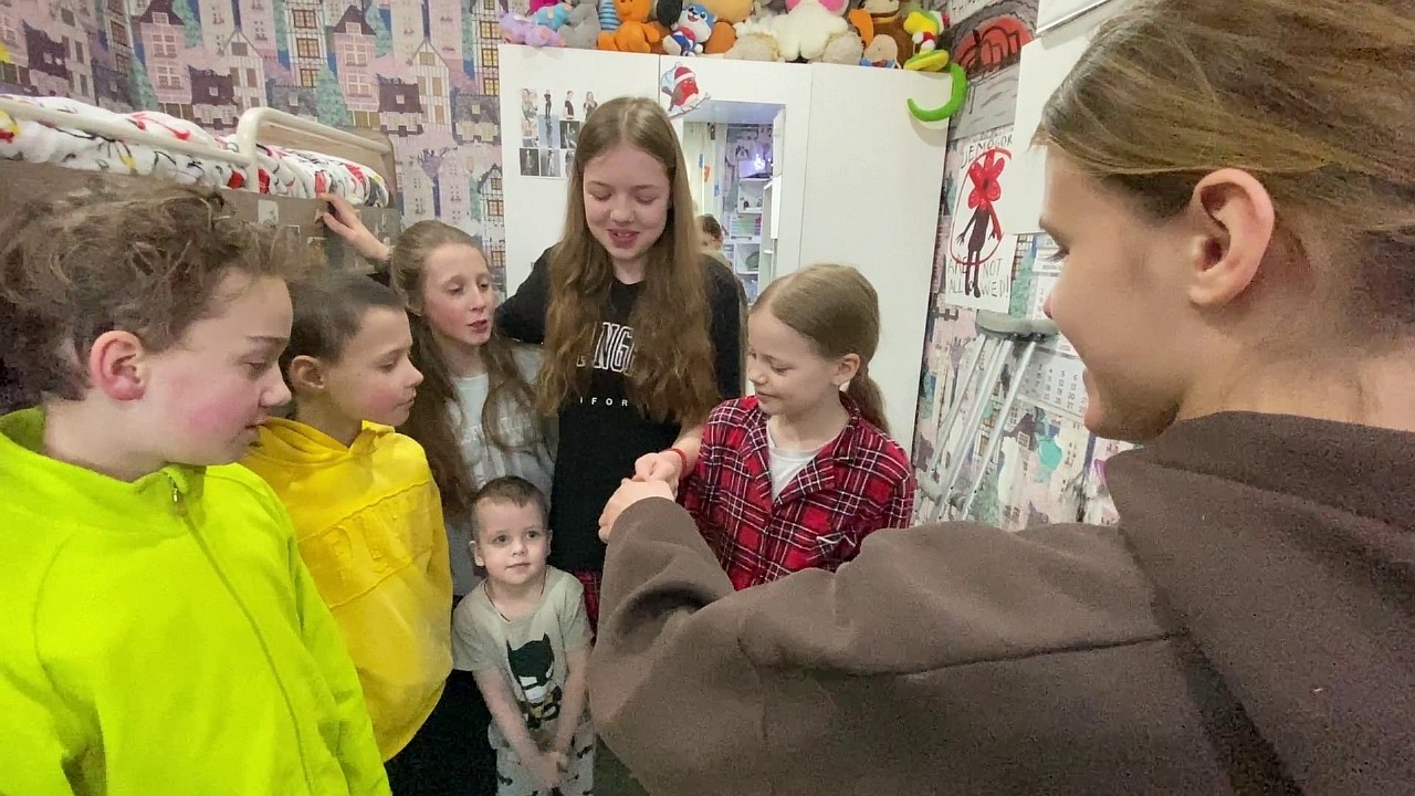 Навещаем Соню с гипсом после победы на Первенстве области и 1 места