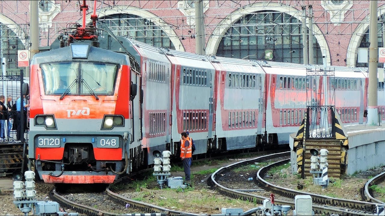ЧМЭ3э-6727 подаёт под посадку состав ЭП20-048 Москва - Адлер