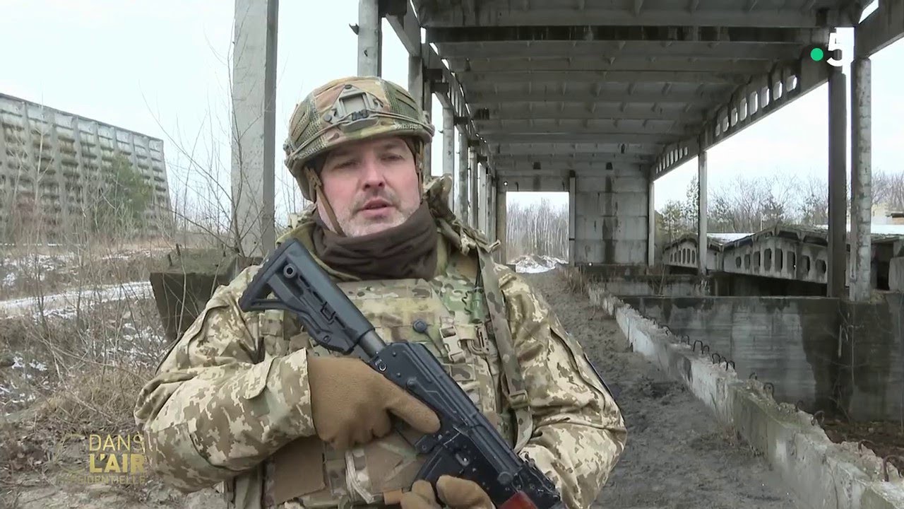 Comment les ukrainiens se préparent à la guerre - reportage #cdanslair 13.02.2022
