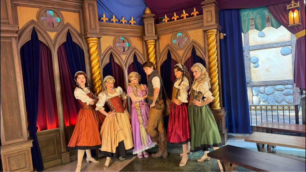 starlight the dream and night away at 10 PM and happily ever after fireworks at 9 o'clock