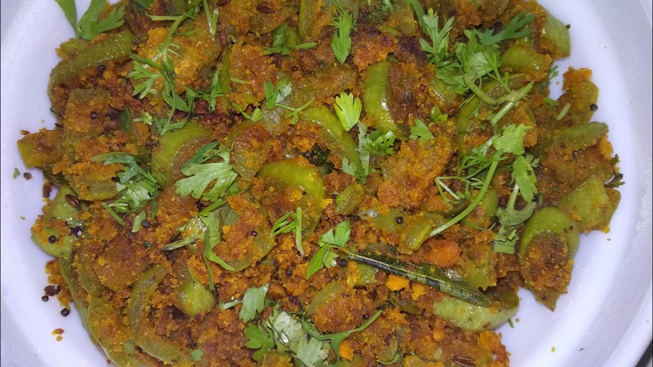 पडवळाची, पीठ पेरून, मस्त कोरडी भाजी / snake guard bhaji