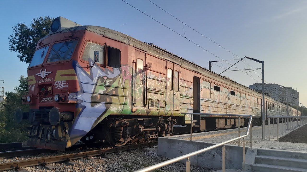 ЕМВ 32 серия с ПВ 40116/7 на спирка Русе - Товарна гара