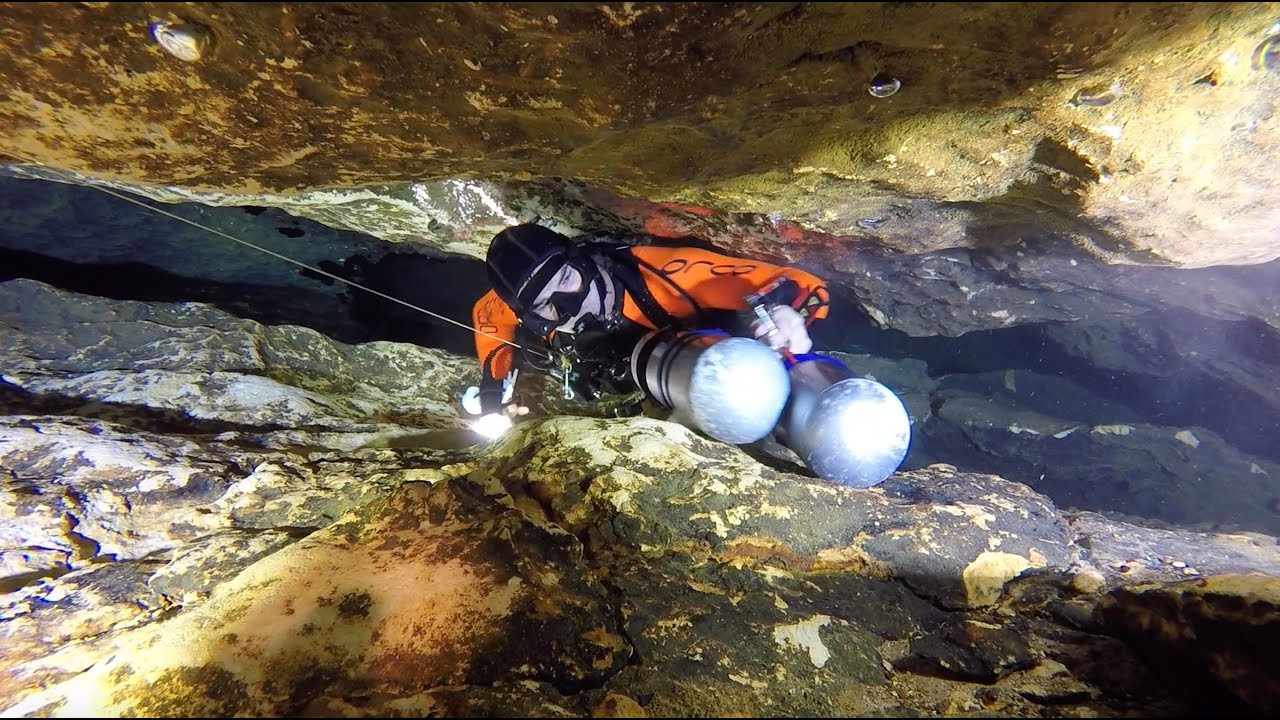 Rock Sandwich restriction in Jug Hole (Blue Hole Spring, Ichetucknee River)