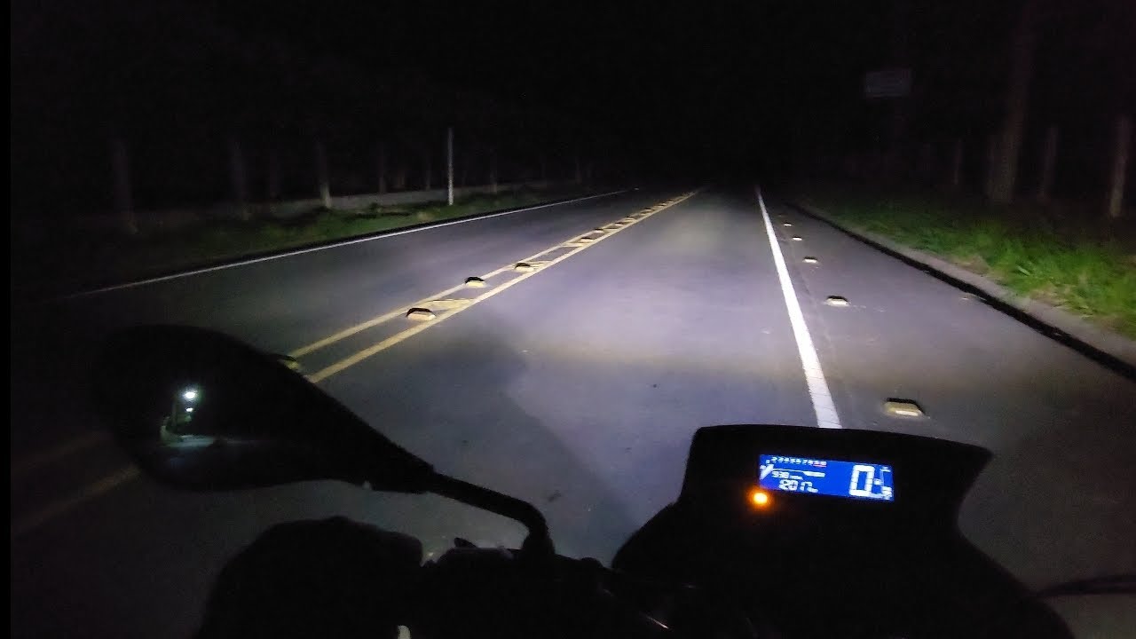 instalei o farol auxiliar da BMW 1200 na XRE 300 ADVENTURE, teste noturno XRE 300 com farol auxiliar