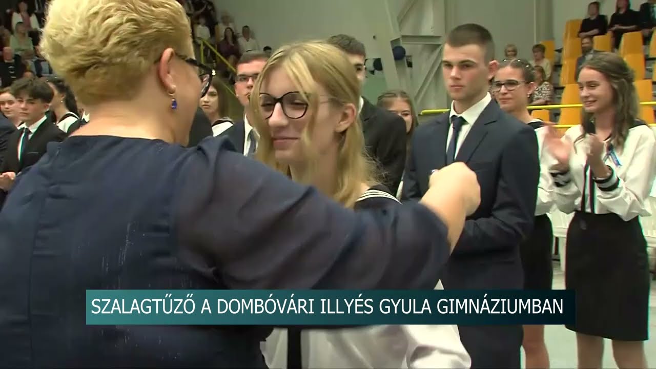Szalagtűző a dombóvári Illyés Gyula Gimnáziumban