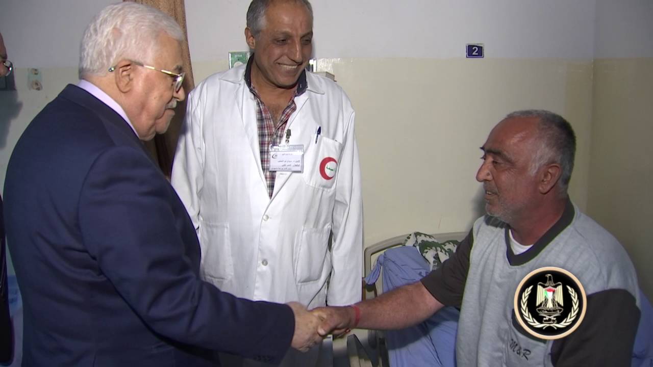 السيد الرئيس في جولة تفقدية لمجمع فلسطين الطبي