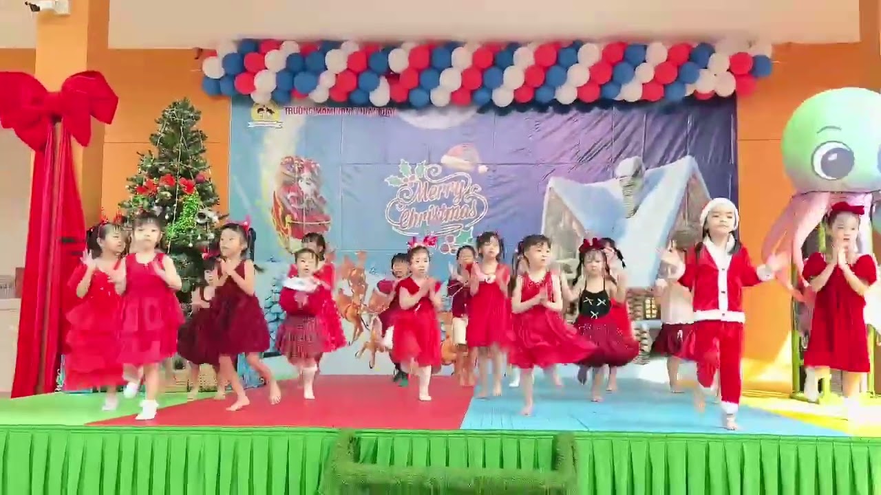 Nhảy last Christmas 2025