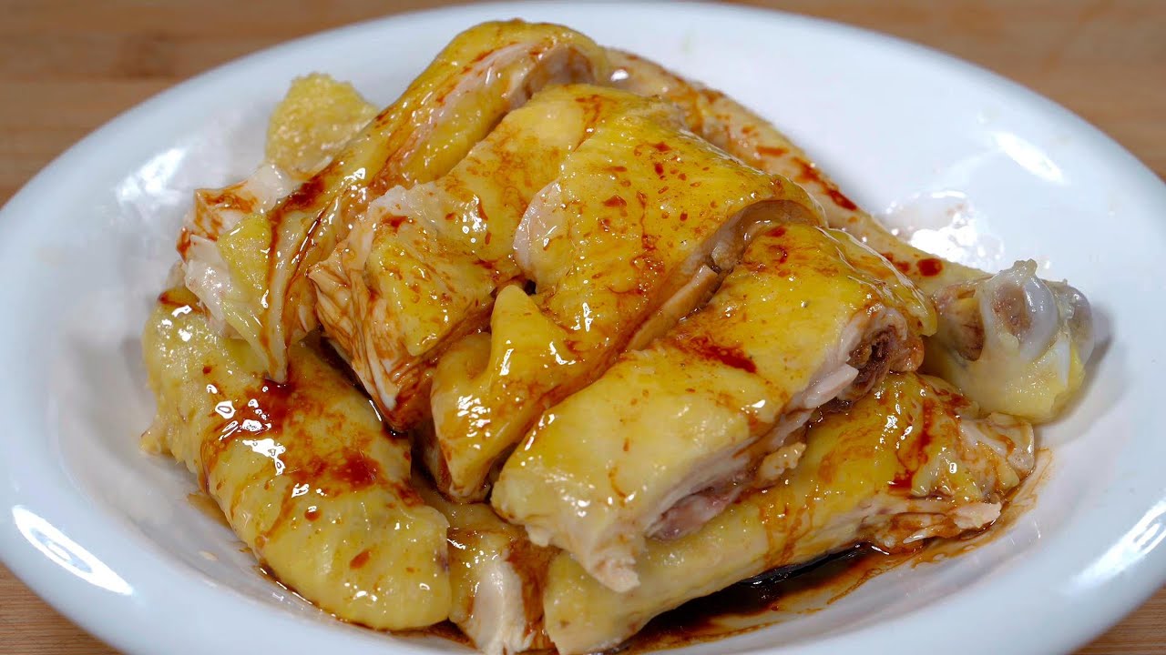 吧鸡肉放蒸锅中蒸一蒸，出锅就是一道家喻户晓的大硬菜，皮脆肉嫩，太香了