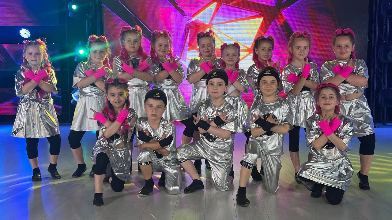 Floarea Soarelui - We Will Rock You/ Dance