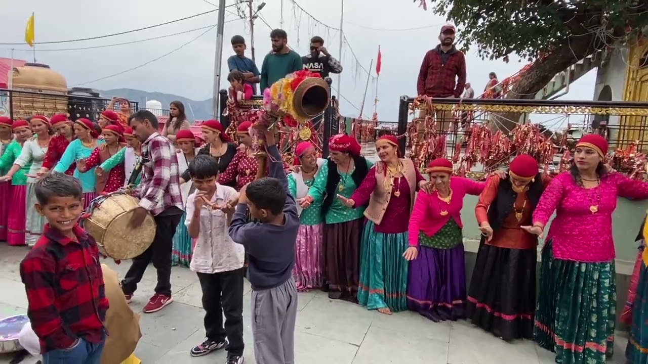 Traditional pahari Dance!! Ladies dance!! झेंता !! Trending!! @cultureofuttarakhand1