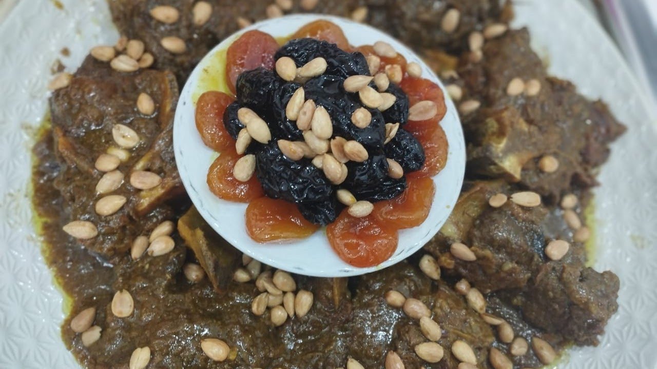 طجين باللحم و البرقوق ، كايجي بنين ماغاديش تندمو تبعو الطريقة لي درت ليكوم 😋