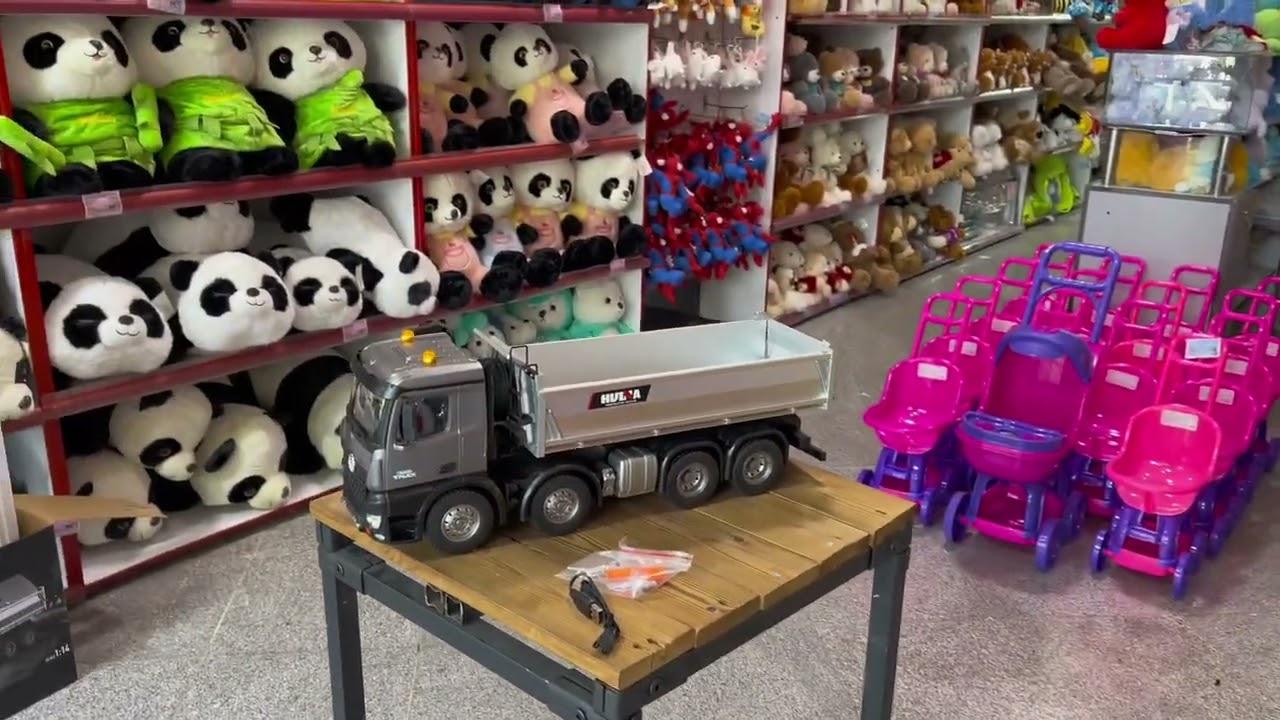     This Metal RC Dump Truck Is Amazing! 