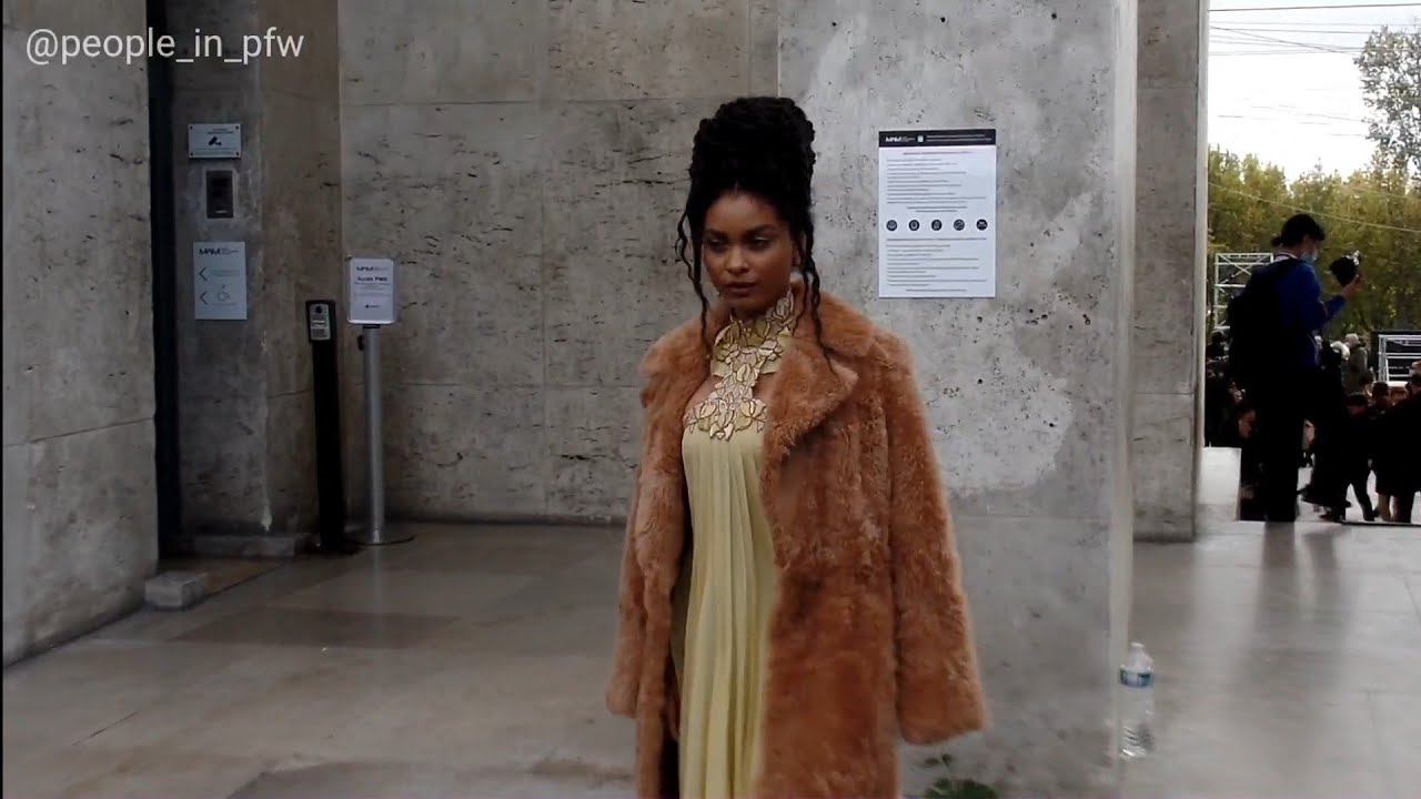 Sharon Alexie (@flammedepigalle) - Défilé Chloé SS21 à Paris - 01.10.2020