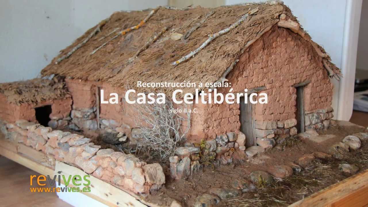 Construcción de la casa celtibérica a escala.