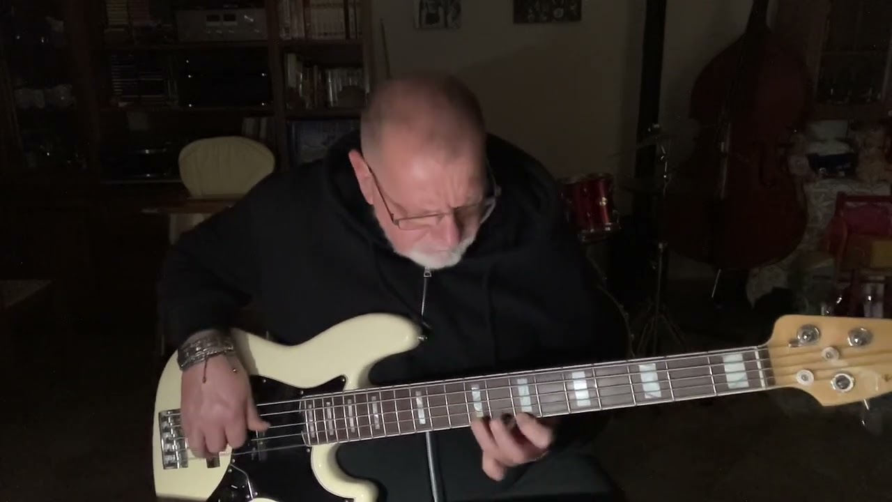 A Me me piace 'o blues Cover Bass