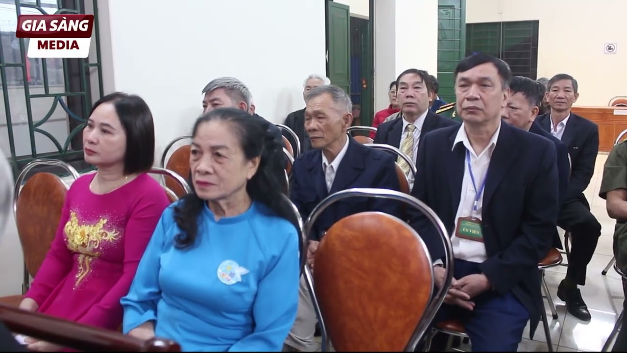 Lãnh đạo phường Gia Sàng dự khai mạc tại các khu vực bỏ phiếu.