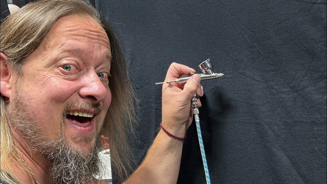 How to airbrush and how to choose the best gun #dreamjob #airbrushing #crazythingart #best #art