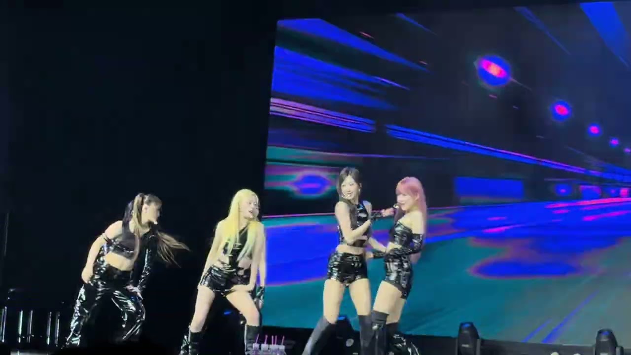 트리플에스 triples beyondbeauty 쇼케이스 showcase 20251124 neptune유닛 fly up 무대