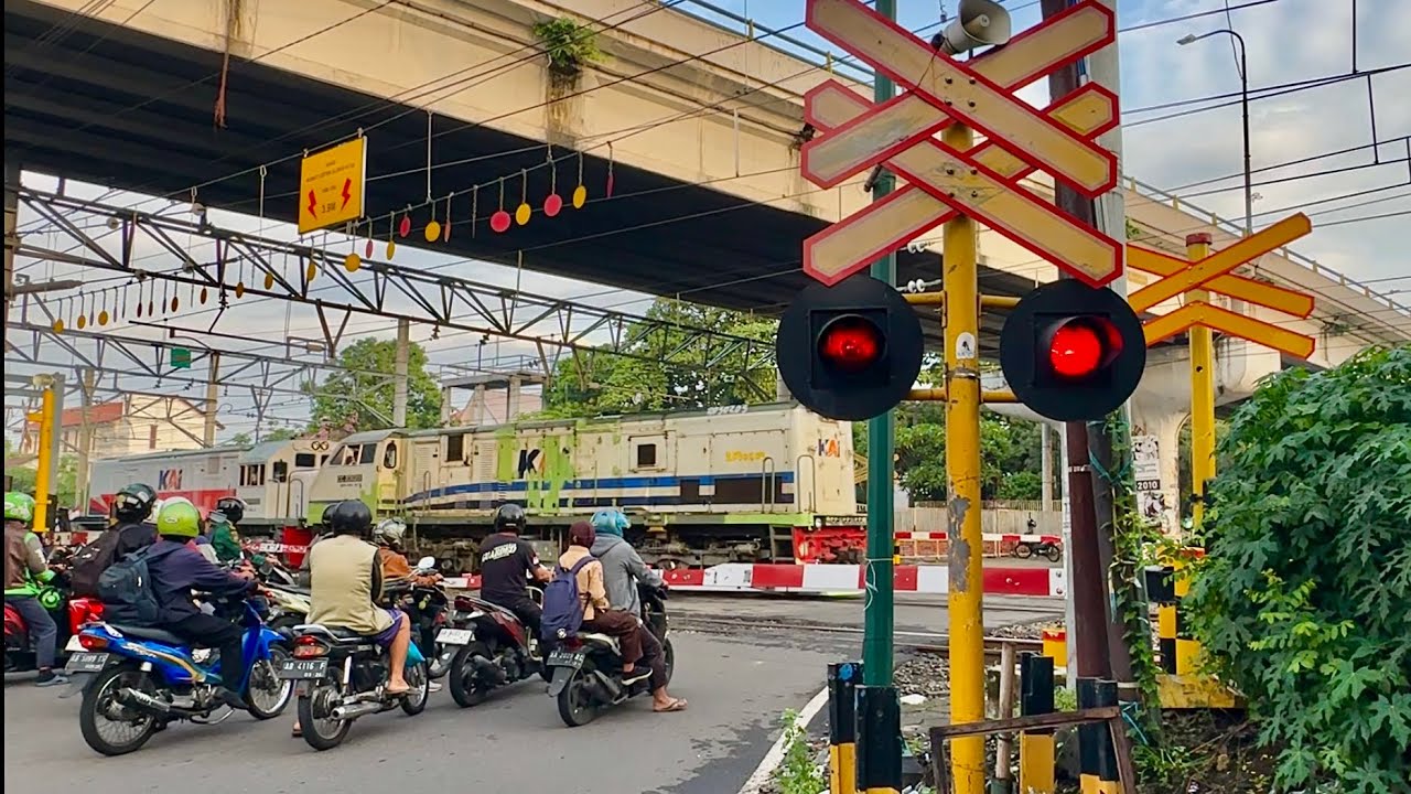 SIRINE TERBARU!, Perlintasan KA Stasiun Lempuyangan Timur Kota Yogyakarta (REVISITED)