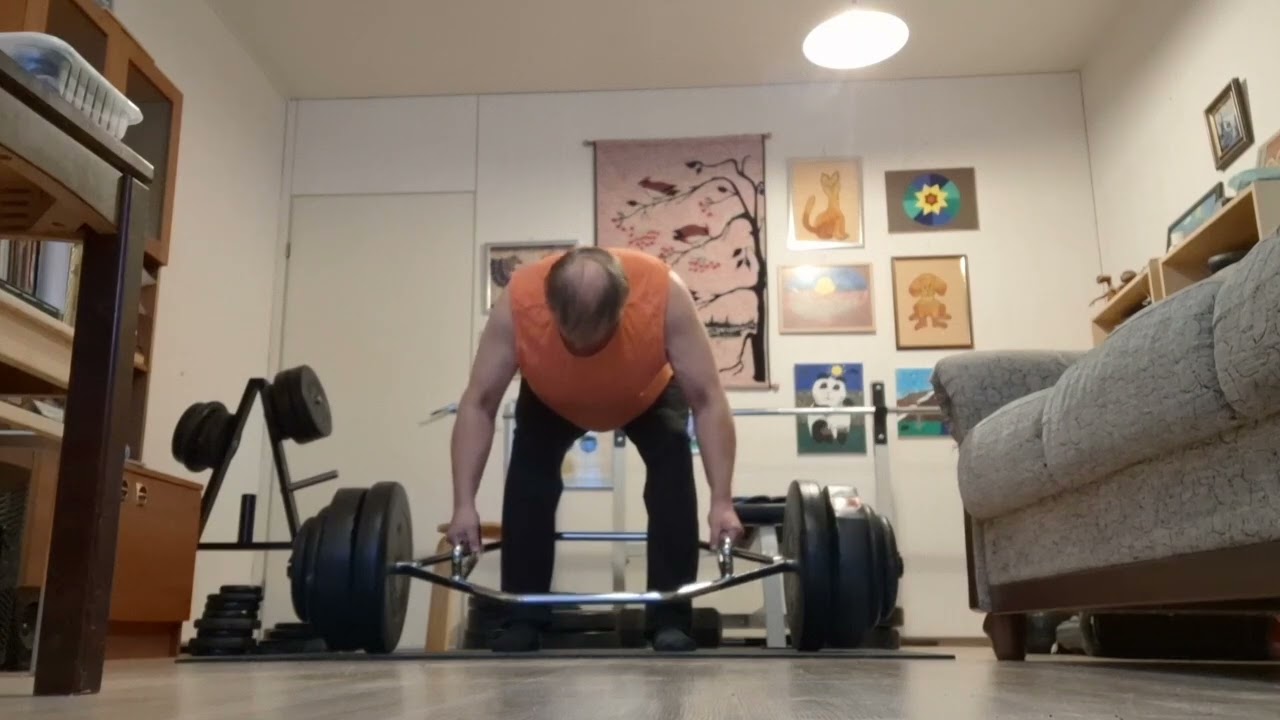 @ 127 kiloa ja risat hex bar tangolla maastavetoa kotona 